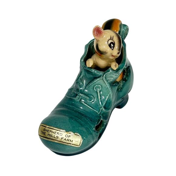 Vintage novelty figurine collectible chipmunk in boot figure porcelain souvenir - Picture 2 of 8